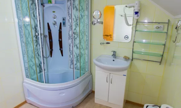 Номер стандарт семейный 1 категории в санатории Вилла Арнест в городе Кисловодске - фотография