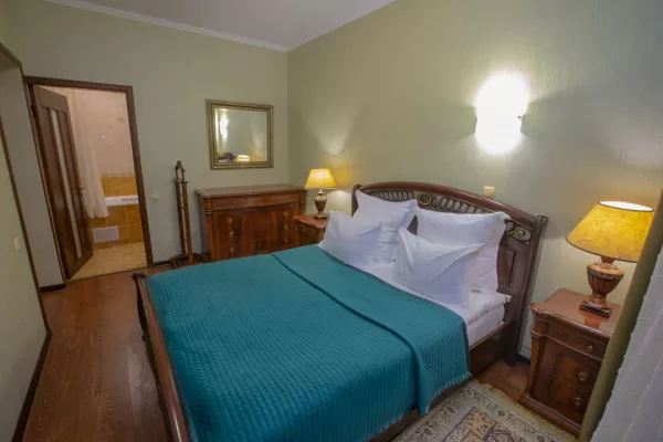 Номер «Люкс Комфорт» в санатории Вилла Арнест в городе Кисловодске - фотография