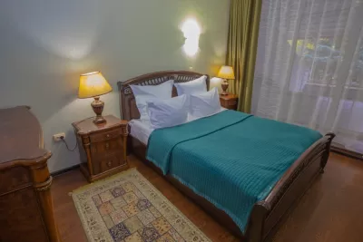 Номер «Люкс Комфорт» в санатории Вилла Арнест в городе Кисловодске - фотография