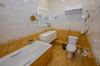 Номер «Люкс Комфорт» в санатории Вилла Арнест в городе Кисловодске - фотография