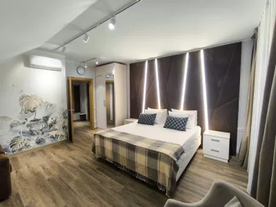 Номер «Люкс Комфорт» в коттеджах в санатории «Вилла Арнест» в Кисловодске - фотография