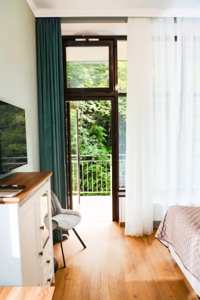 Номер «Стандарт» в корпусе «София» в санатории «Вилла Арнест» в Кисловодске - фотография